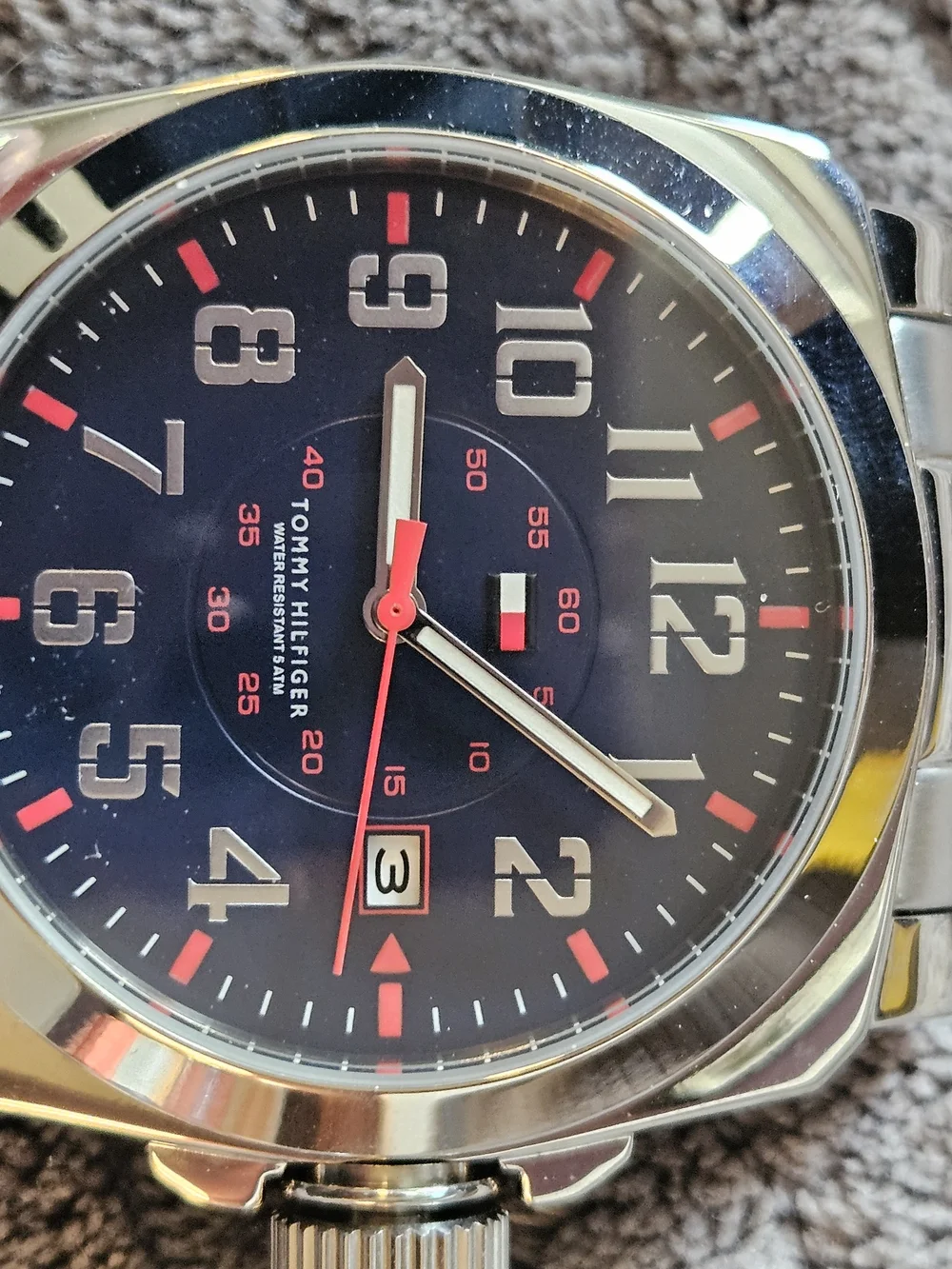 Tommy Hilfiger bold tommy